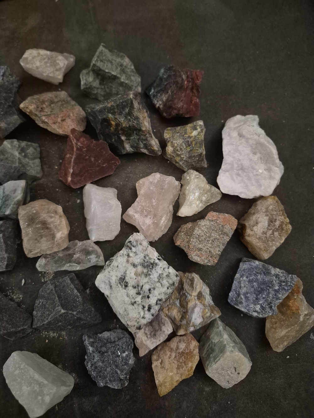 36 Mixed Natural Rough Crystals - Picture 3 of 4